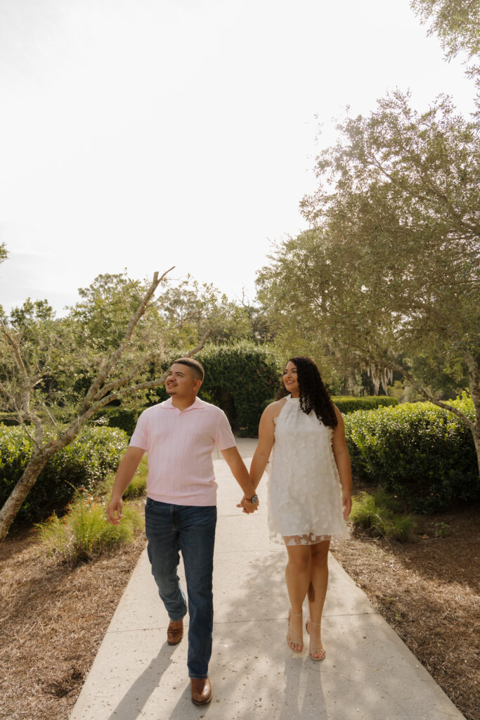 Couple walking through the gardens at Sholom Park